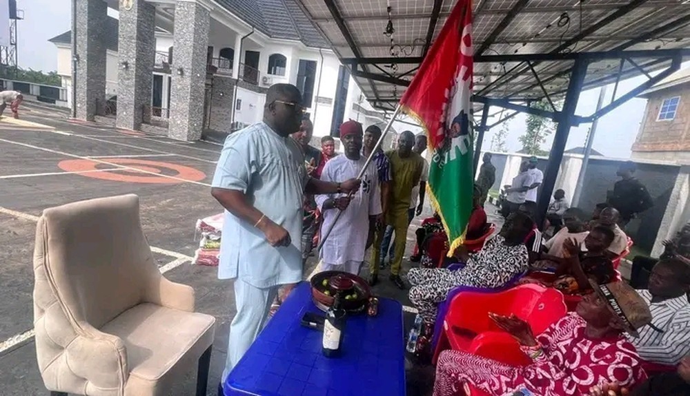 APGA Members Defect to Labour Party in Ohafia, Pledge Support for Otti and Emetu