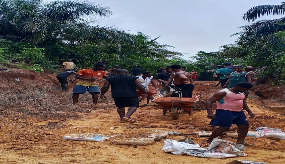 Abia Monarch Appeals to FG, Otti Over Bad Road, Lack of Potable Water