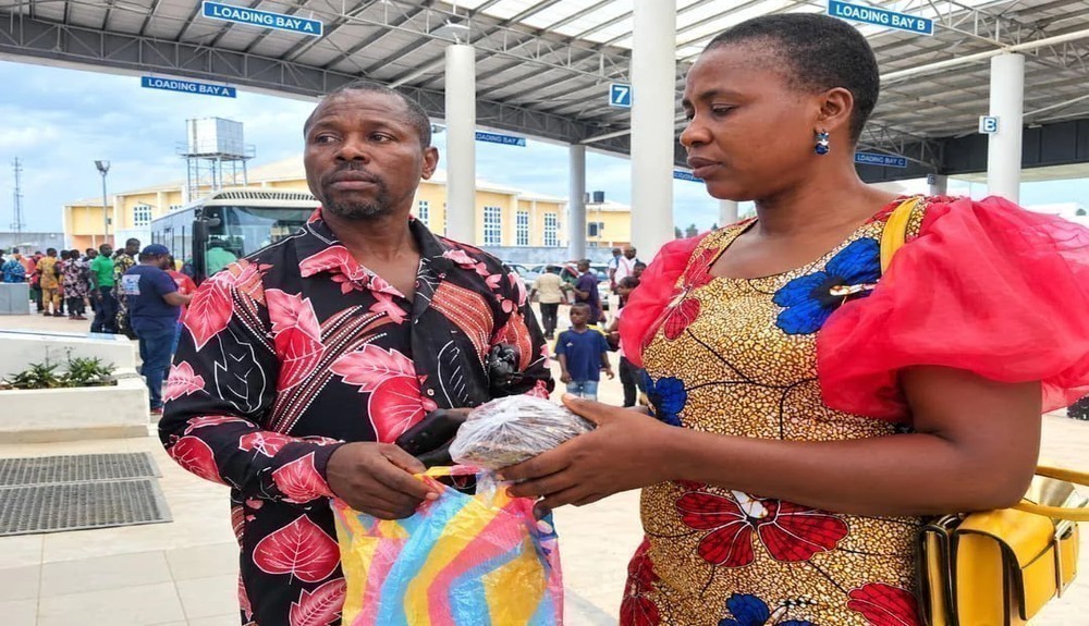 Bus Driver Returns Over N400,000 Left by Passenger in Abia