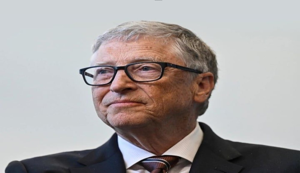 Gates confesses to two affairs with Russian women